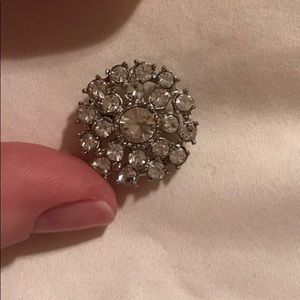 Circular rhinestone brooche pin